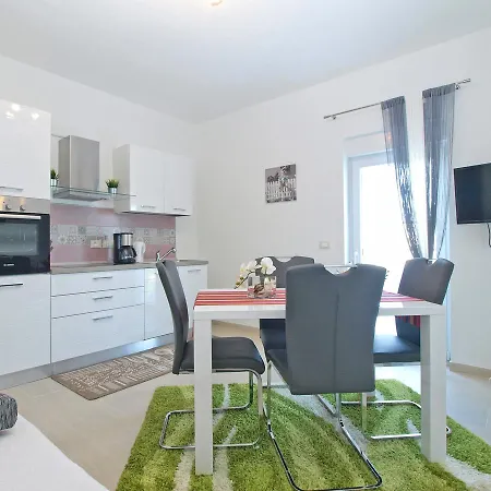 Lejla 1617 Apartmán *