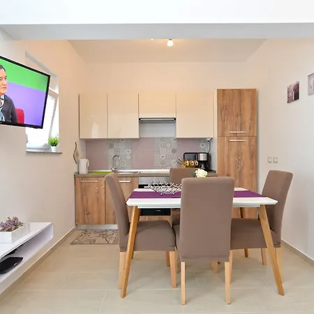 Lejla 1617 Apartmán *